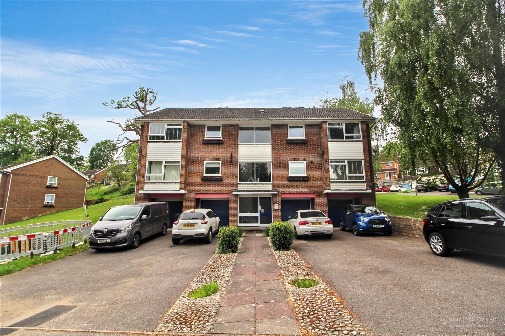 2 bed property in Starlings Drive, Reading